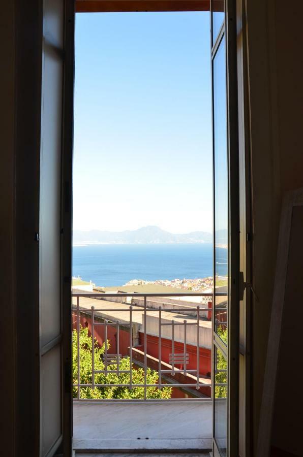 Appartamento Panoramico "Il Glicine" Naples Exterior photo